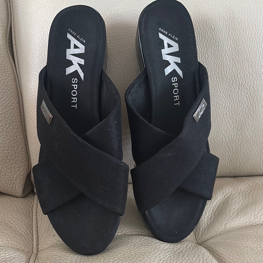 Anne Klein Black Sandals Sleek Slip-On Design